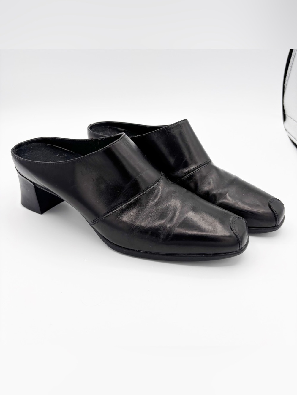Munro Black Square Toe Block Heel Mules
